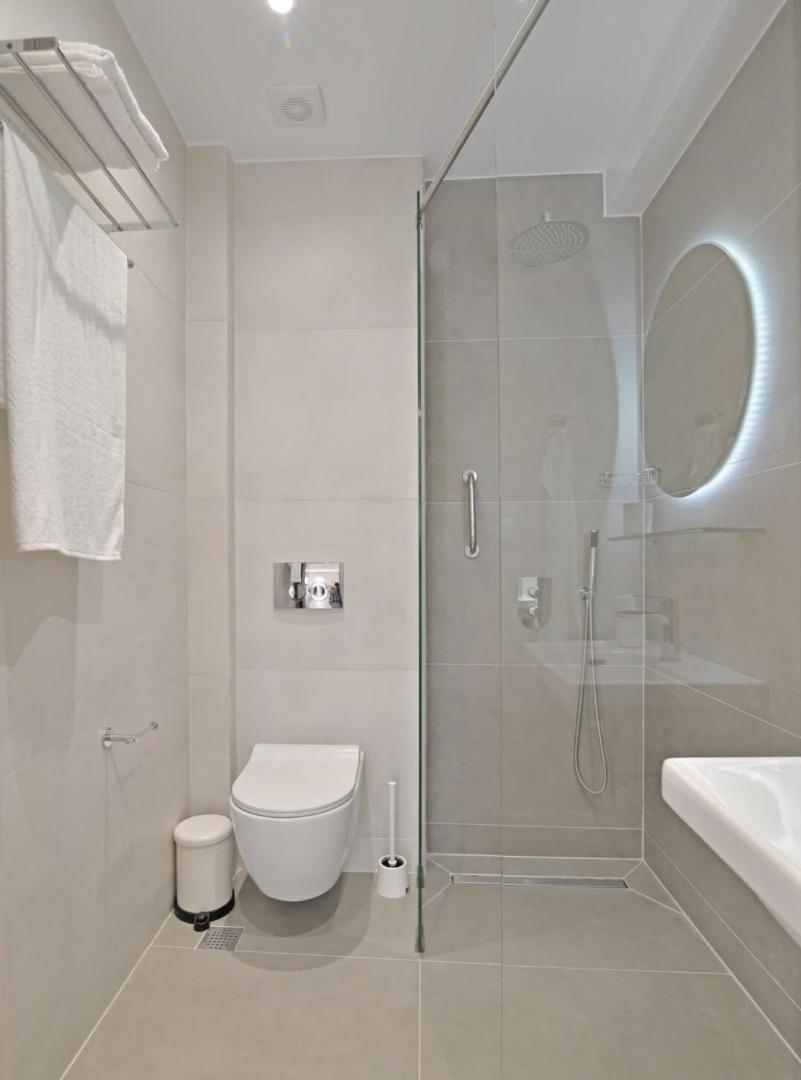 Evas Rooms 尼欧波洛伊 外观 照片