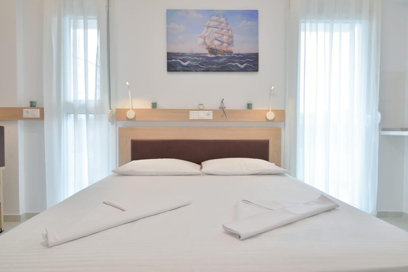 Evas Rooms 尼欧波洛伊 外观 照片