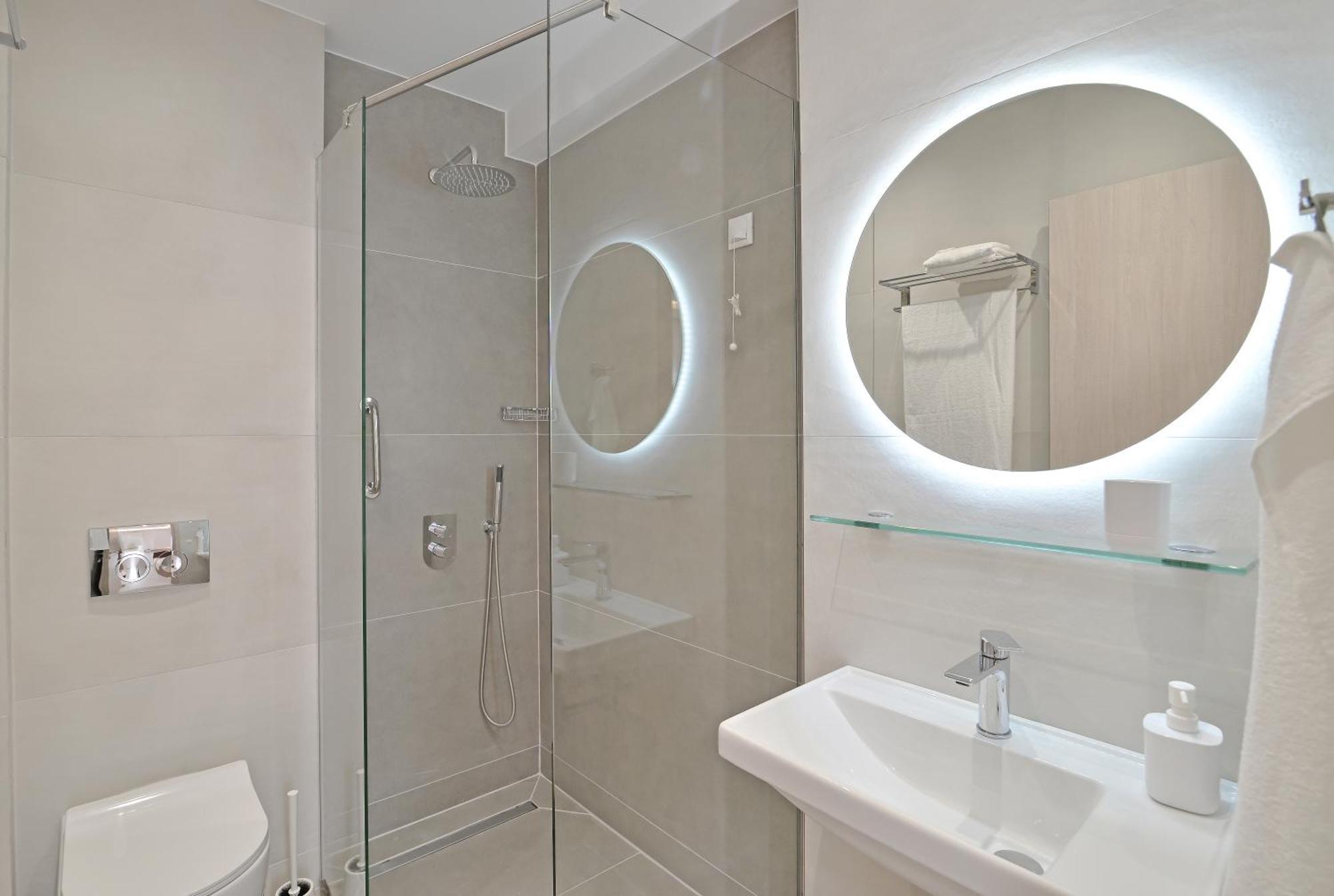 Evas Rooms 尼欧波洛伊 外观 照片