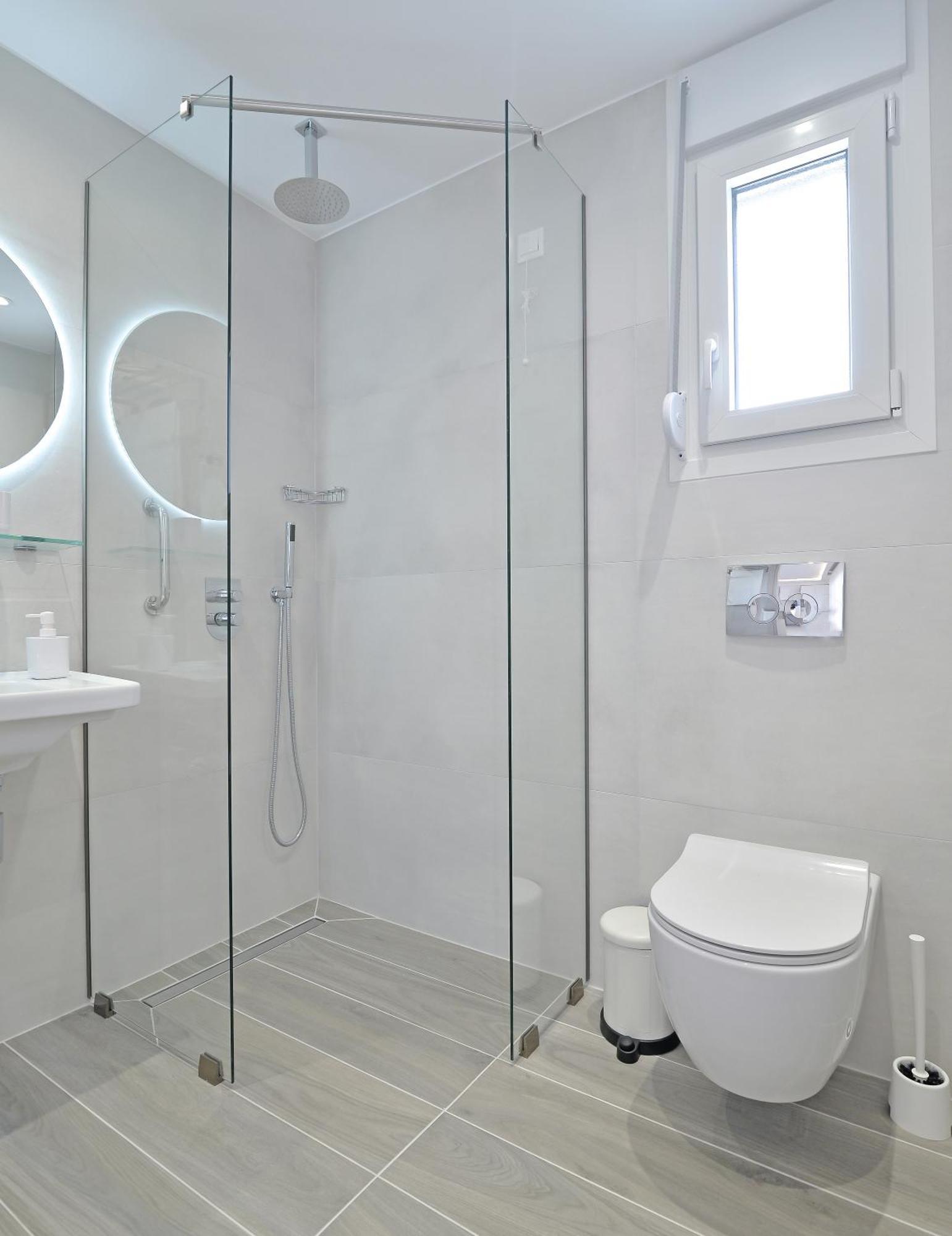 Evas Rooms 尼欧波洛伊 外观 照片
